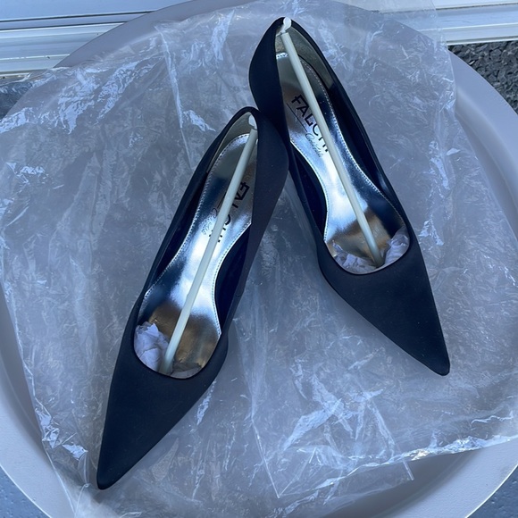 New Falchi Black Fabric pumps size US6B pointed toe - Picture 8 of 8